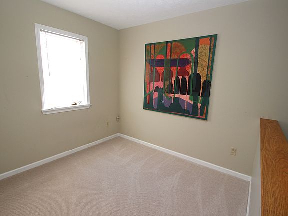 3rd image of 38 Sunburst Cir