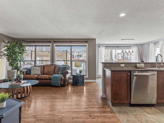 5th image of 52 Westmount Cir