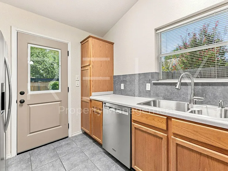 103 Prairie Springs Loop — Photo 15