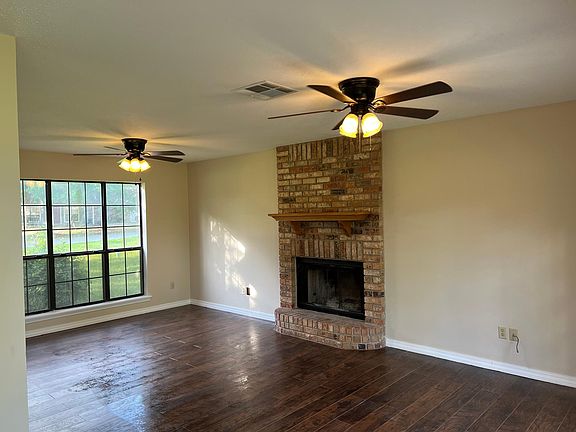 2nd image of 318 Jo Lacey Dr