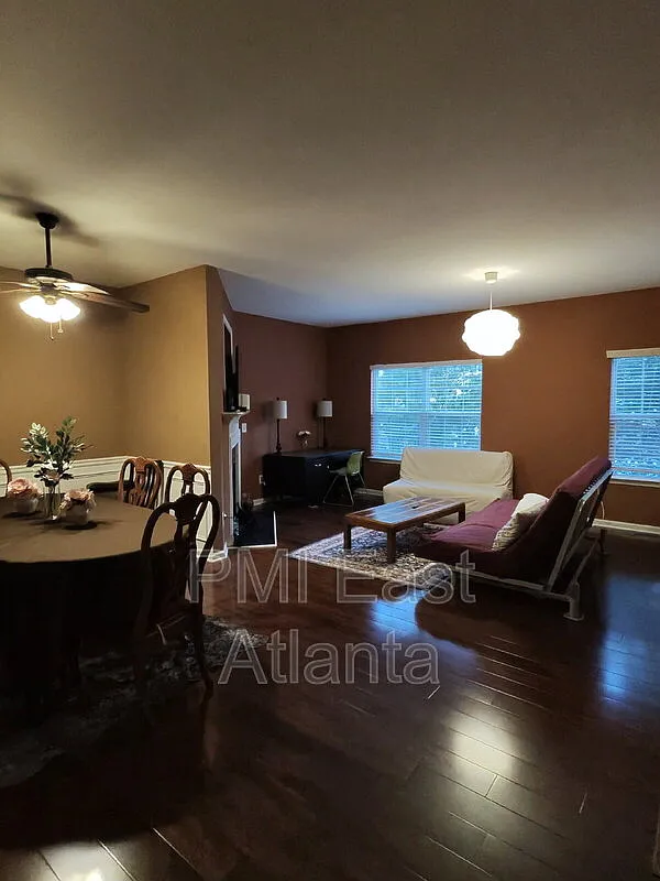 4 bed, 3.5 bath, 2249 sqft, $2,750 — Photo 4