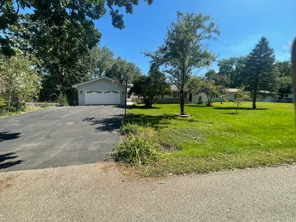 3118 Edgewood Dr, Wonder Lake, IL 60097