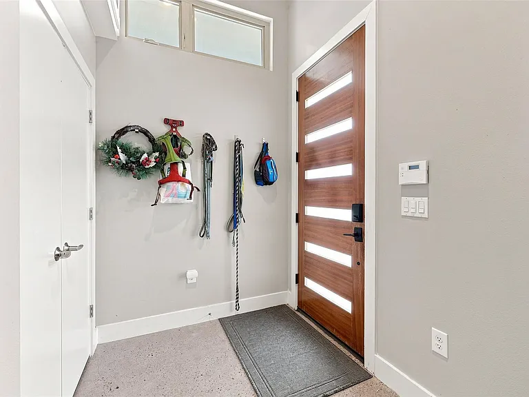 2800 Crest Ave #B — Photo 2