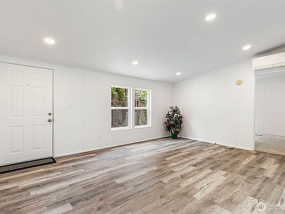 5th image of 2350 Douglas Road #39