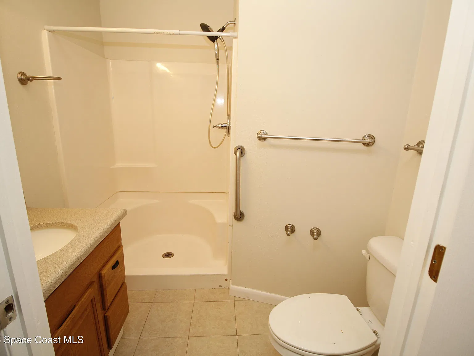 3 bed, 2.0 bath, 1860 sqft, $1,850 — Photo 3
