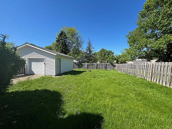 3rd image of 511 Glenwood Dr