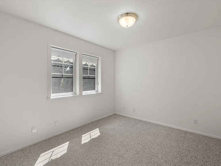 100 Jackson Creek Dr — Photo 17