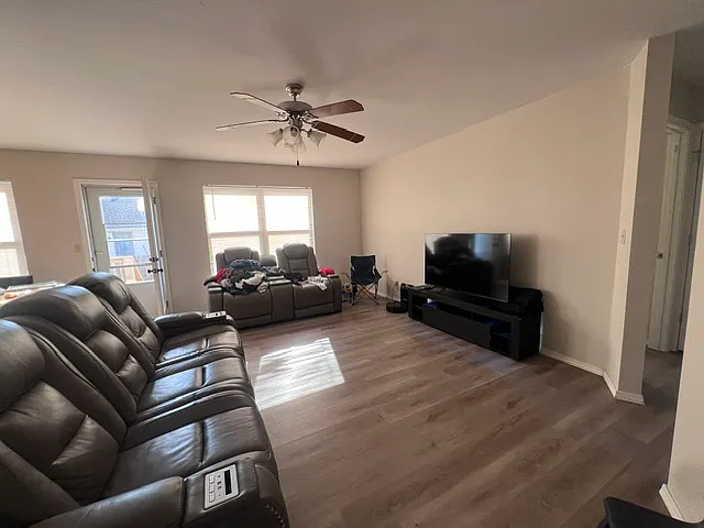 4364 W Nicholas St — Photo 3