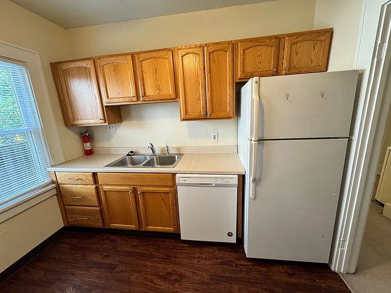 207 E Broadway Ave — Photo 12