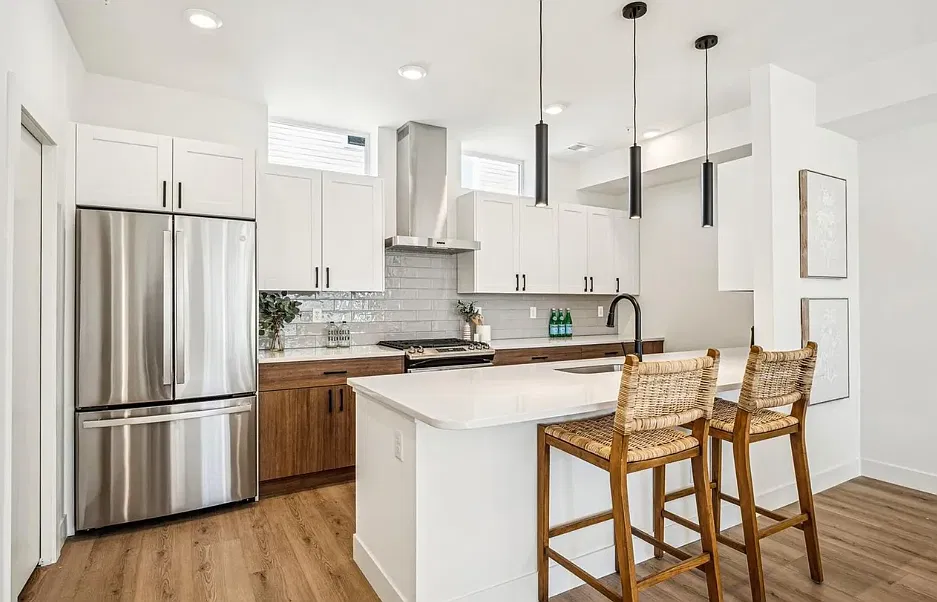 3 bed, 1710 sqft, $3,200 — Photo 3