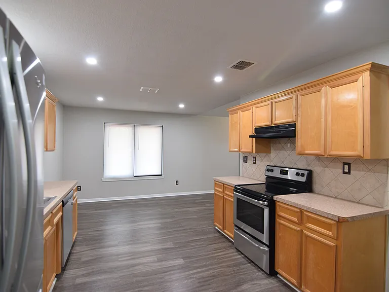 4202 Capri Dr — Photo 6