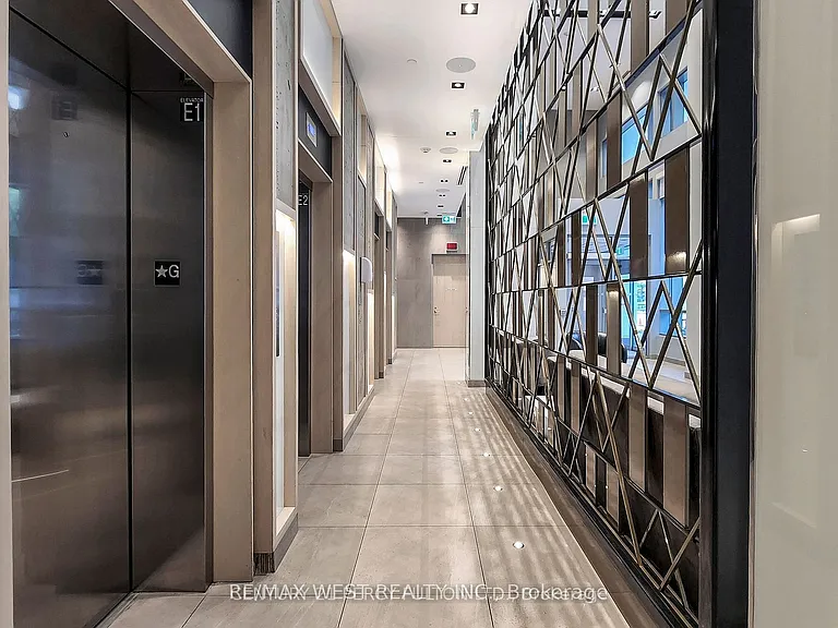 77 Mutual St #708 — Photo 4