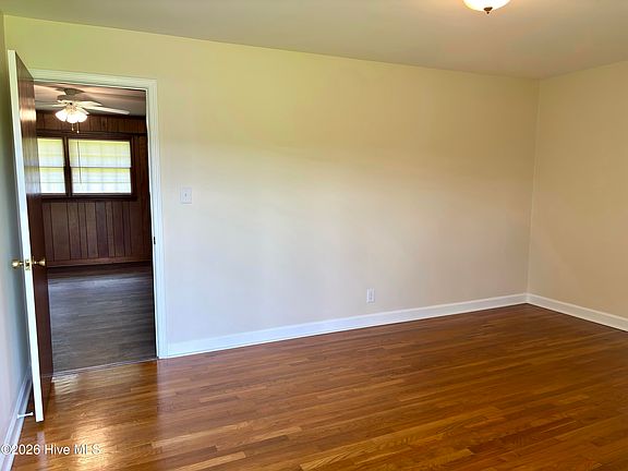 3rd image of 111 Varsity Road