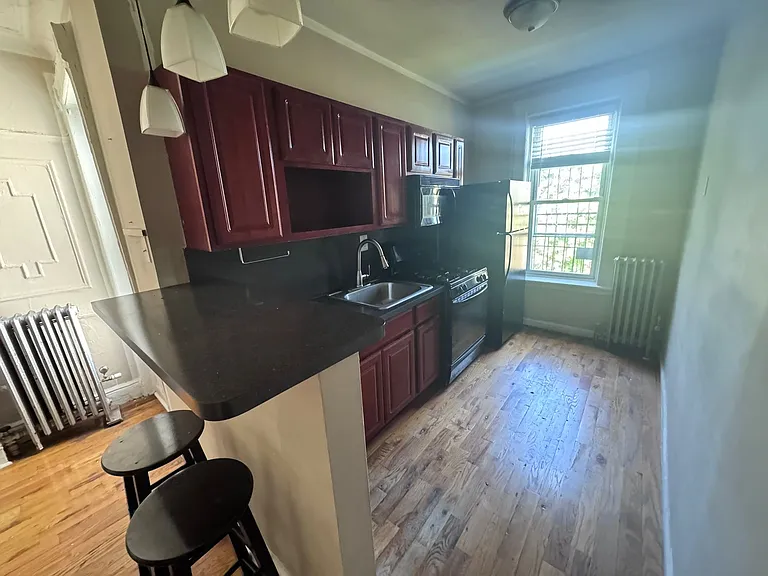 381 Sumpter St #3L — Photo 1