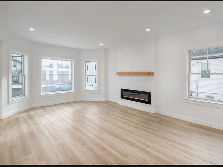5 Oakhurst St — Photo 4