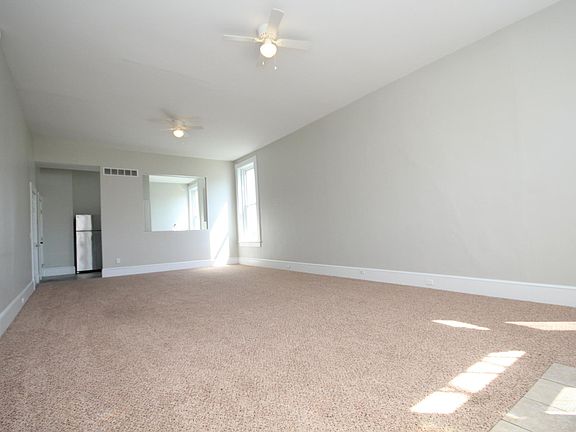 2nd image of 600 Hawthorne Ave Unit 1