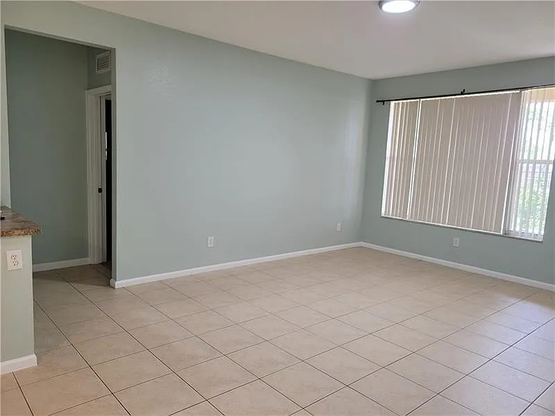 Rosemont Condominium — Photo 2
