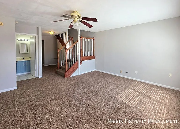 1325 E Cowden Ave — Photo 2