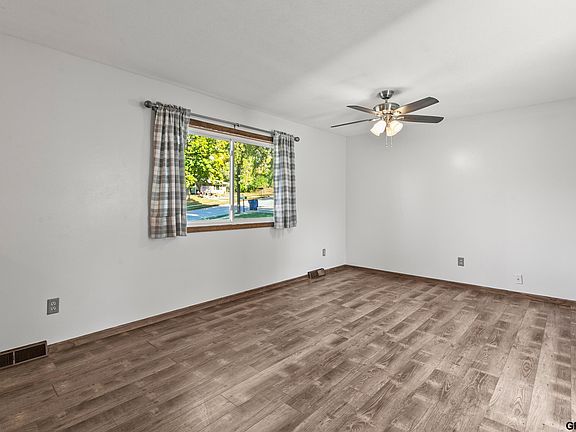 2nd image of 1117 9th Ave