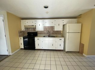 140 Arnold St E #2R, Riverside, RI 02915