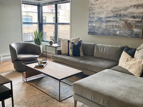 525 W Aldine Ave Floor 3, Chicago, IL 60657