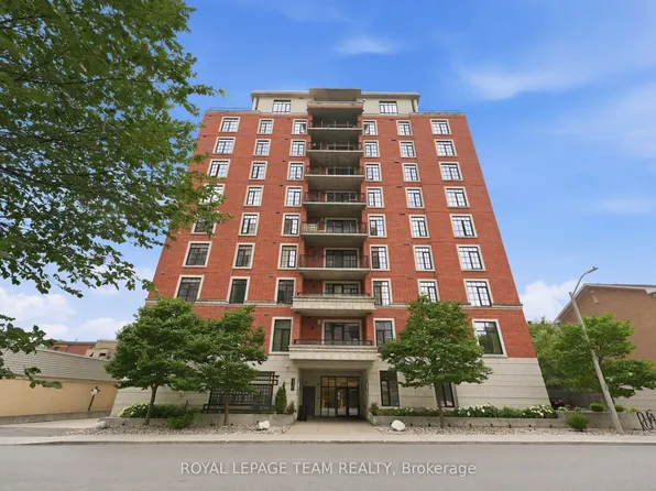 330 Loretta Ave S #301, Ottawa, ON K1S 4E8