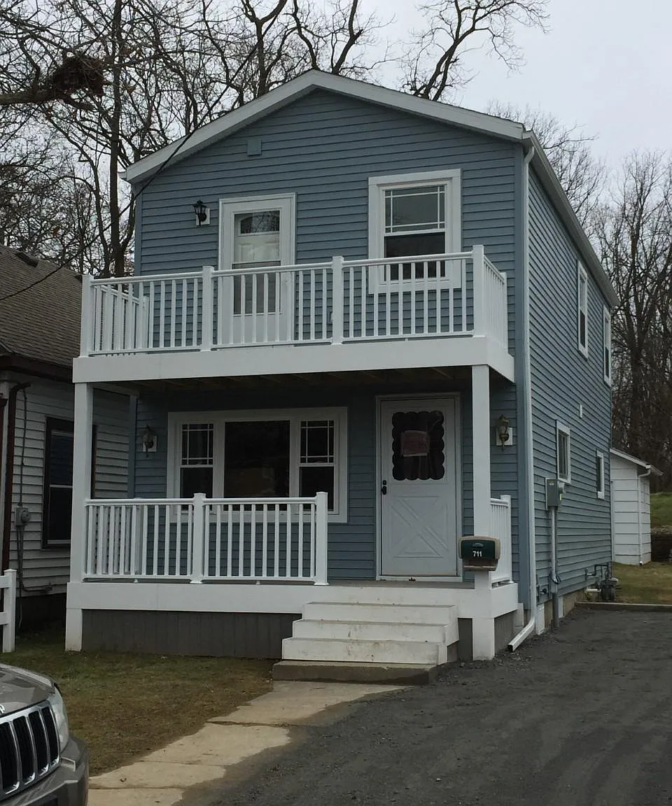 4 bed, 950 sqft, $1,800 — Photo 1