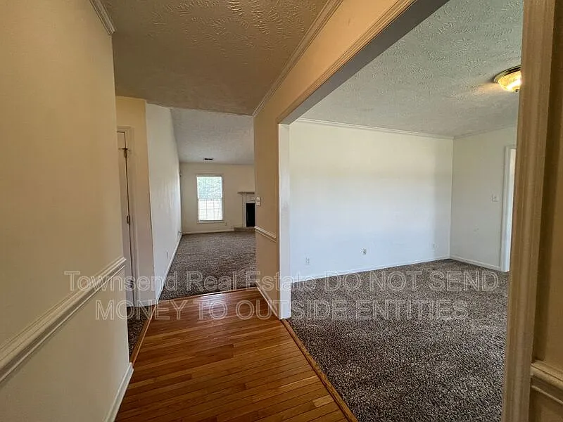 3 bed, 2.5 bath, 1950 sqft, $1,895 — Photo 2
