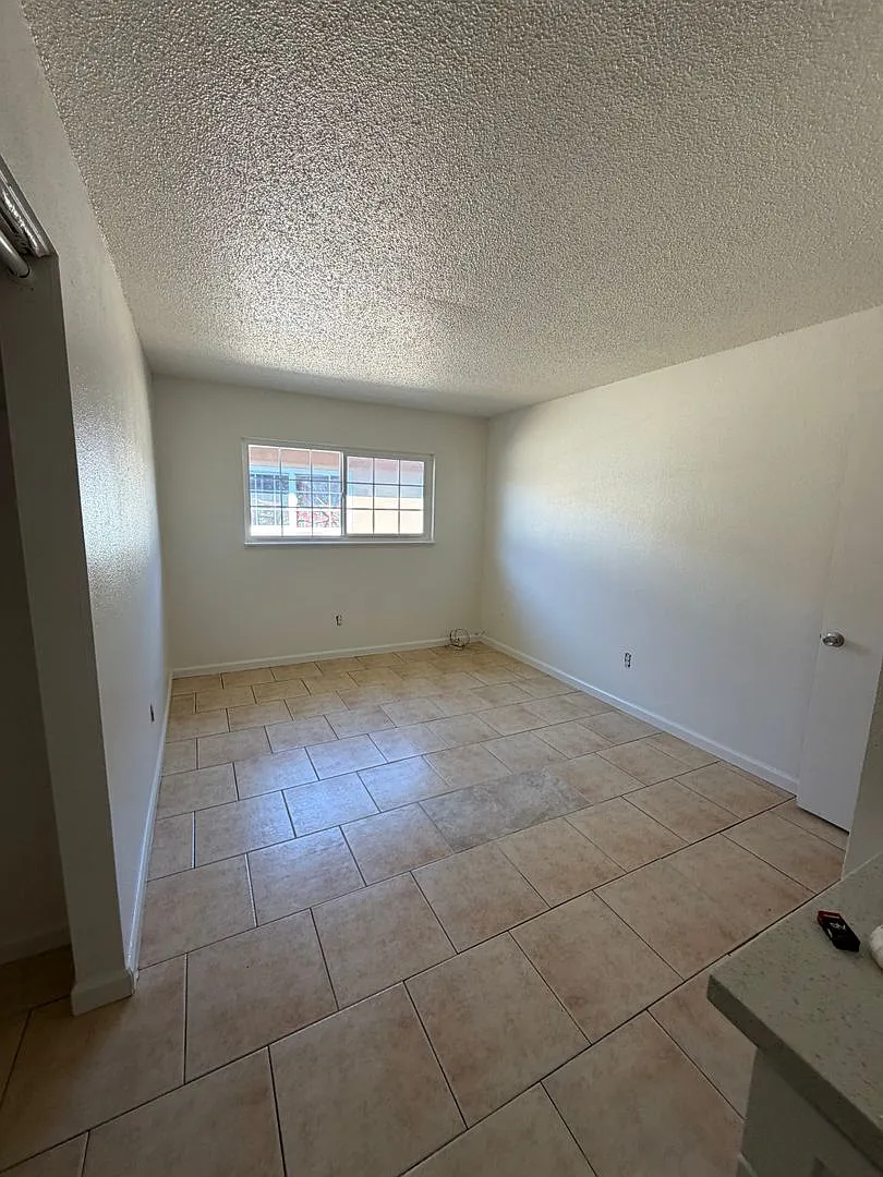 3205 312 W. Roschelle Ln, #A D — Photo 4