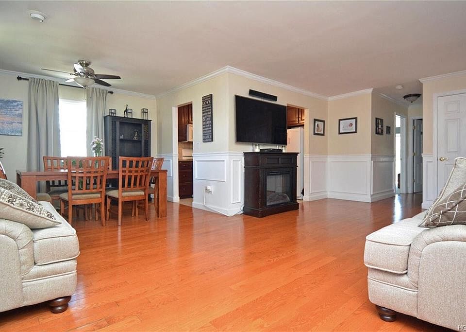 1st image of 107 Parkside Dr