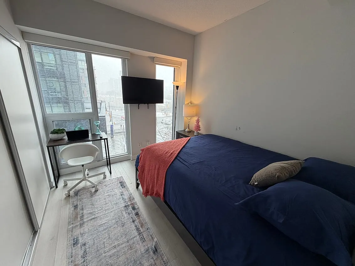 Premium Deluxe Room Queens Wharf Road & Spadina Avenue — Photo 4