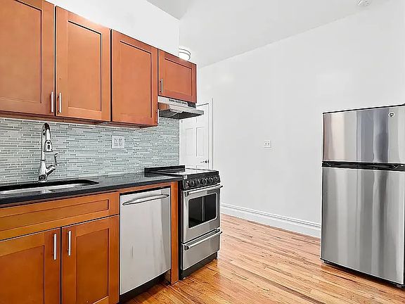 2nd image of 87 Ludlow St APT 7