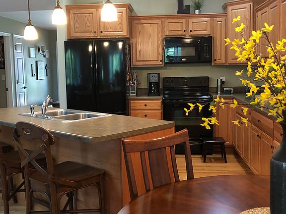Kitchen/Dining Area