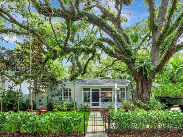 842 NW 9th Ct, Miami, FL 33136