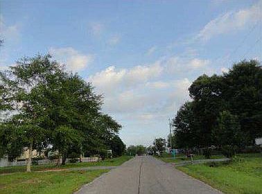 5th image of 18258 Longwood Dr