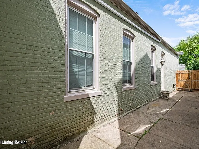 722 Camp St — Photo 30