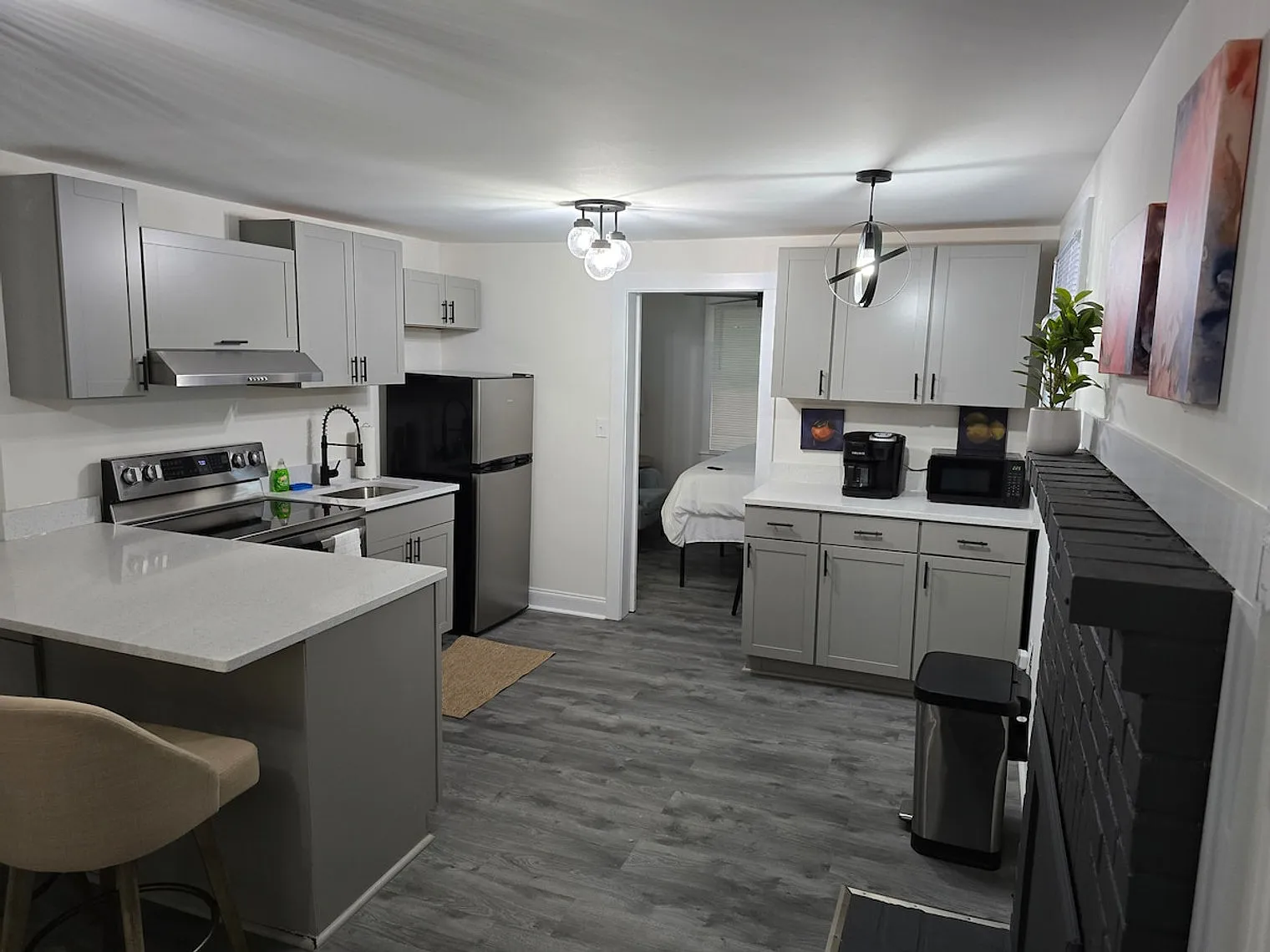 1 bed, 1.0 bath, $2,221 — Photo 3