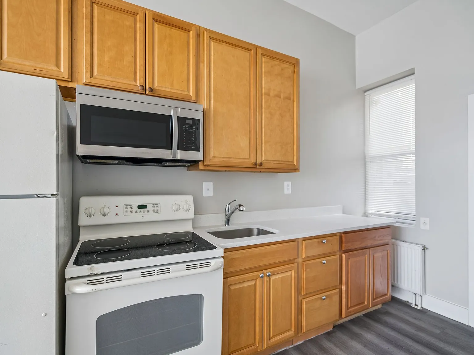 Studio, $890 — Photo 2