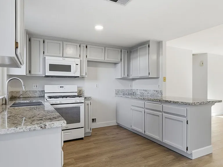 817 Quail Ln #14 — Photo 7