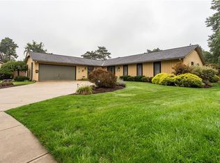 696 Duxbury Dr, Berea, OH 44017