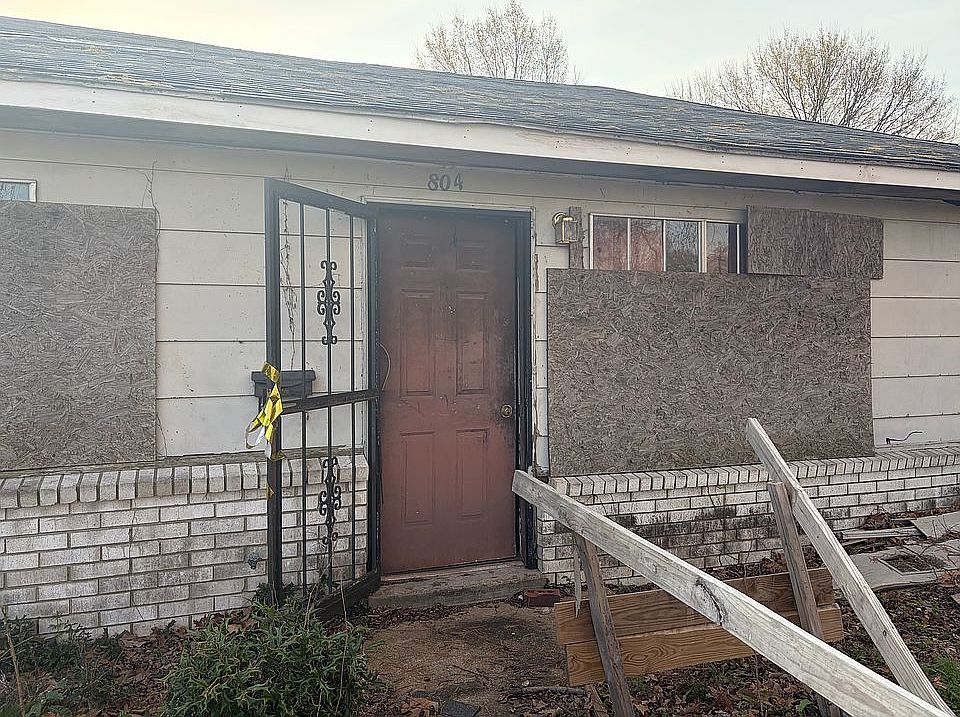1st image of 804 Walnut Dr