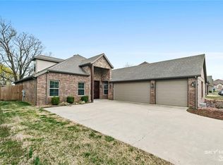 809 SW Caprington St, Bentonville, AR 72712