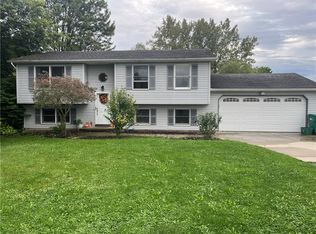 13 Hunter St, Bergen, NY 14416