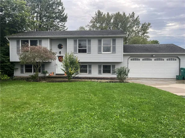 13 Hunter St, Bergen, NY 14416