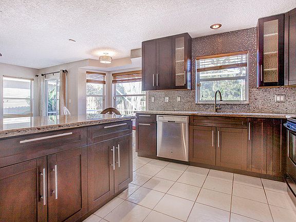 5th image of 8225 White Rock Cir