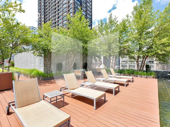 303 East 33rd Street image 14 of 16