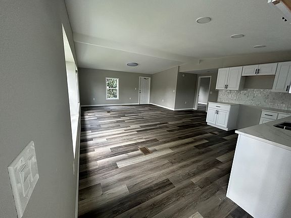 5th image of 46 Morganthau Dr
