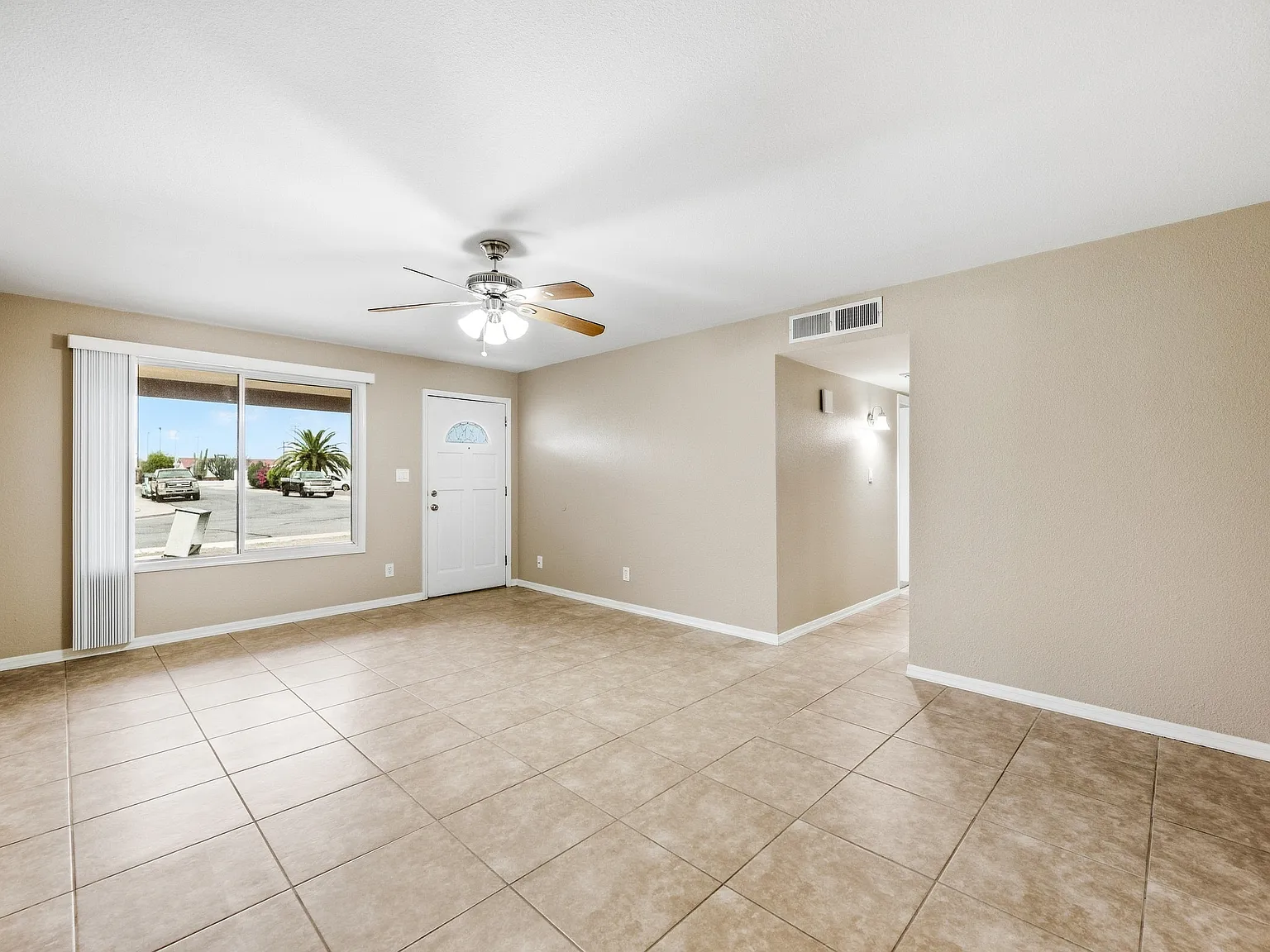 5 bed, 1929 sqft, $2,395 — Photo 4
