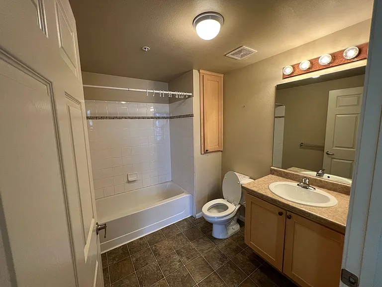 2400 5th Ave #401 — Photo 7