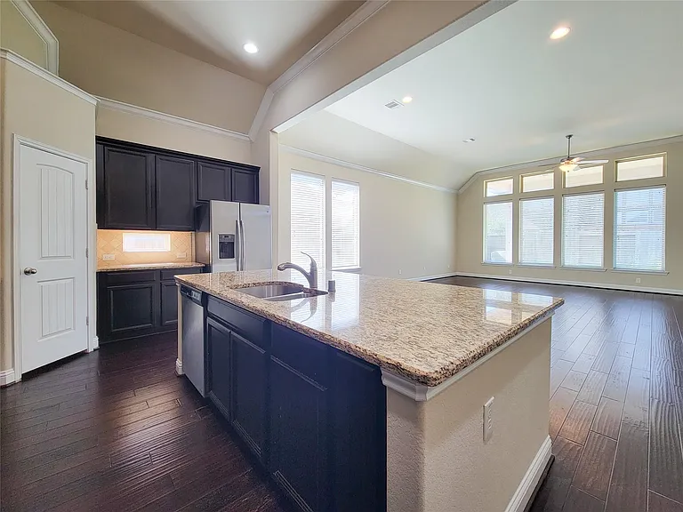 4102 Astoria Manor Ln — Photo 8